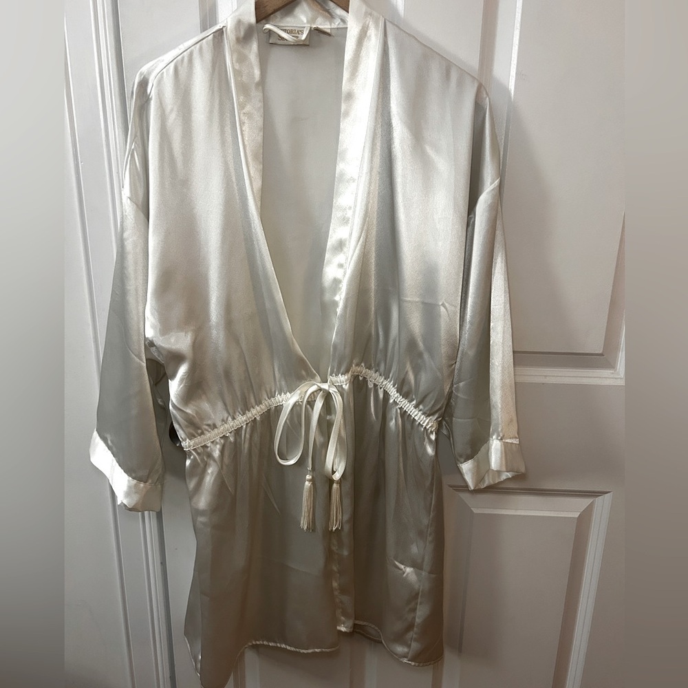 Vtg GOLD LABEL VICTORIA’S SECRET White Label Robe. Size M/L